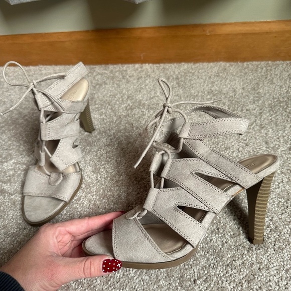 Simply Vera Vera Wang Taupe Heeled Sandals - Picture 3 of 5